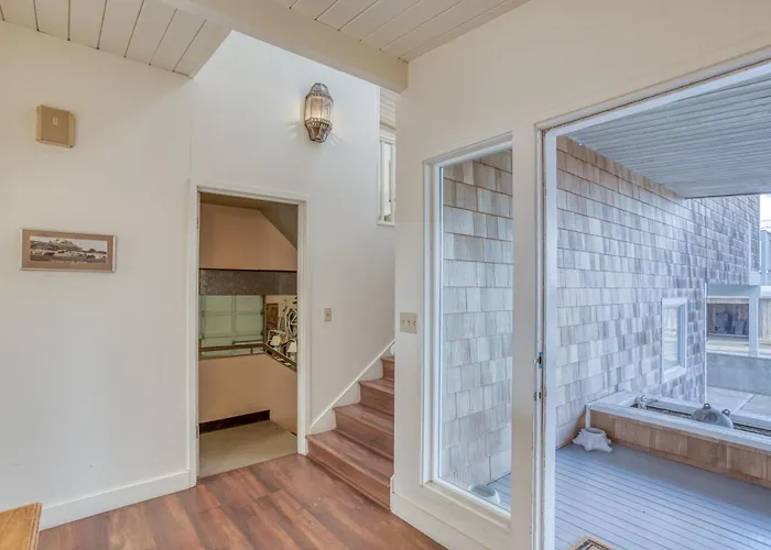 Ocean Avenue - Meredith Lodging