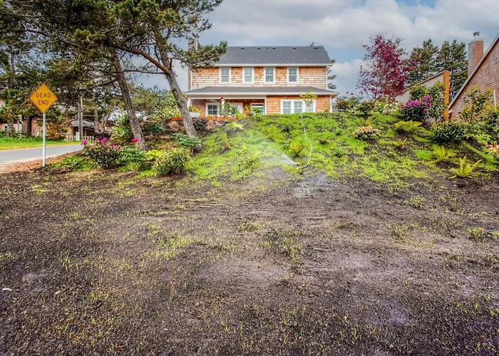 Modern Gearhart Getaway, Walk To Beach & Downtown!