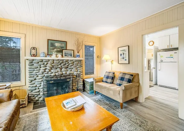 Charming Dog-Friendly Cottage With Sauna Easy Beach Access Deck & Yard