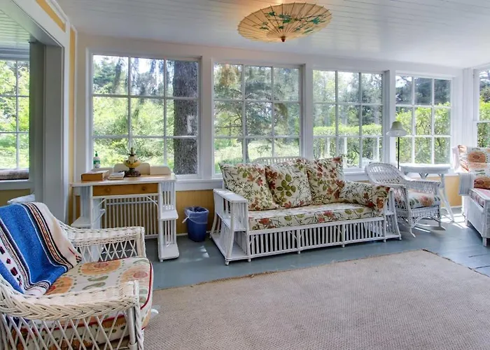 Historic Home On One Acre Meadow Near Beach & Golf - Dog-Friendly