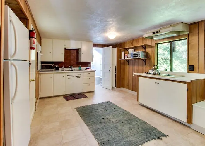 Cozy Home With Private Hot Tub Near Ridge Trail And Golf