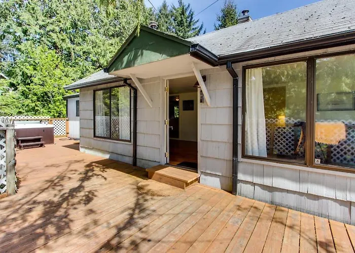 Cozy Home With Private Hot Tub Near Ridge Trail And Golf