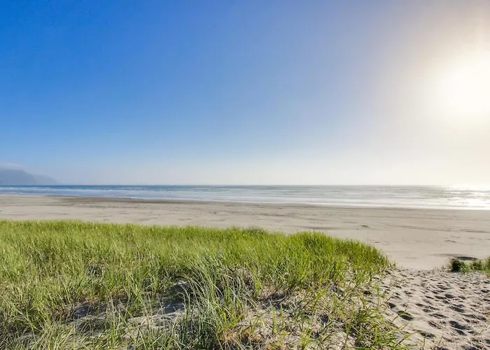 Sunny Oceanfront Condo With Great Views & Amazing Beach Access